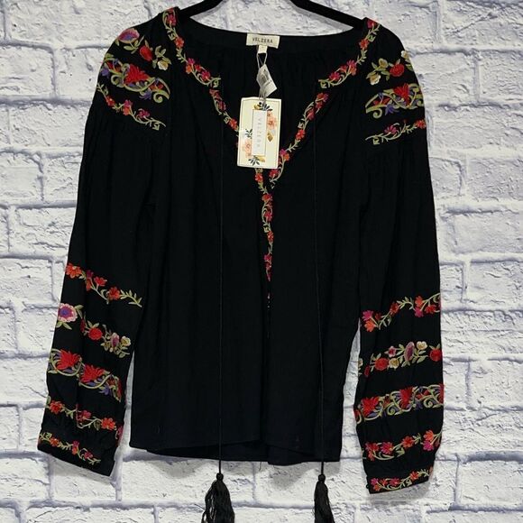 Velzera large embroidered floral top Nwt - Picture 2 of 13